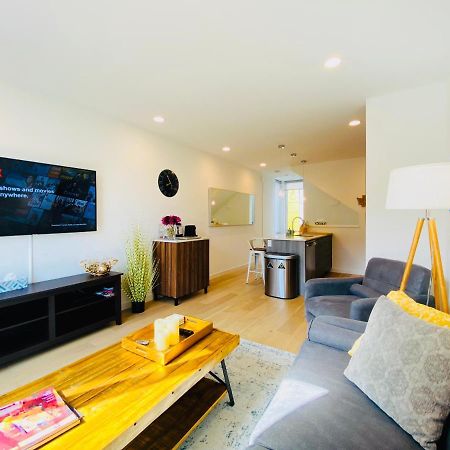 Modern Ballard Townhouse - 92 Walkscore & Rooftop! Сіетл Екстер'єр фото